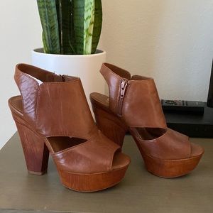 Brown Gianni Bini wedges
